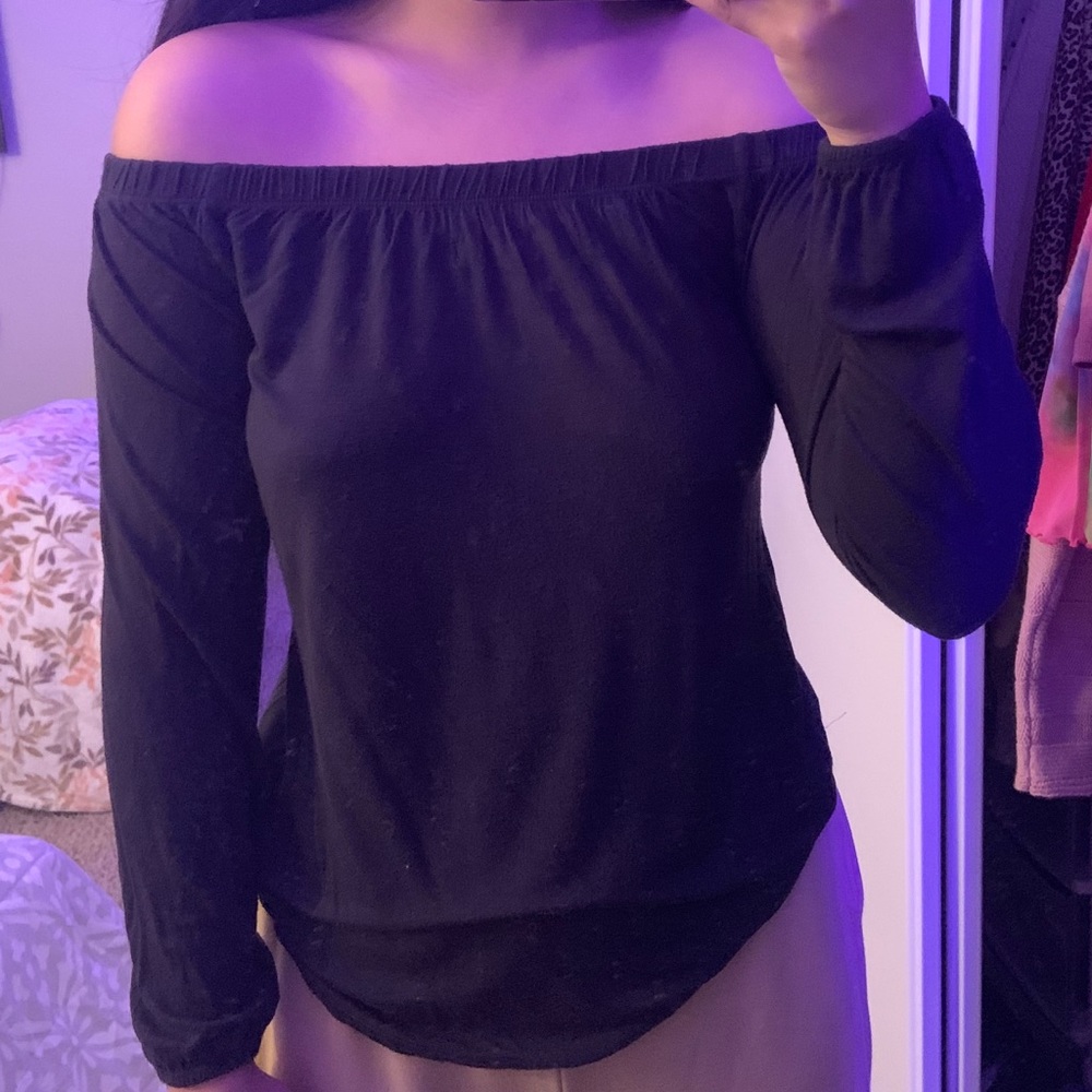 Off shoulder long sleeve